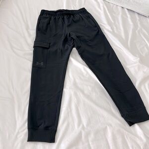 NWOT Under Armour boys joggers size medium